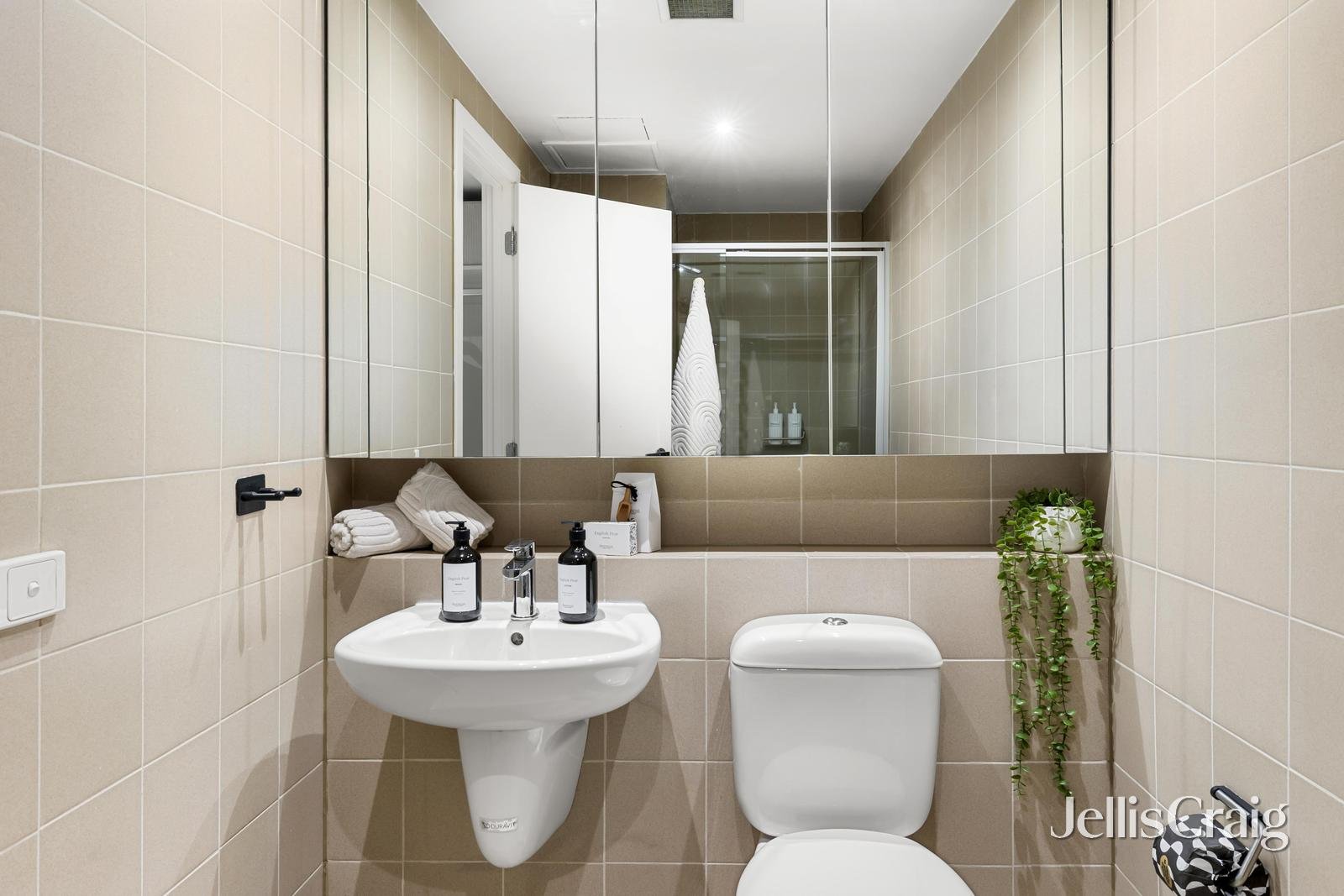 4/8 Wallen Road, Hawthorn image 7