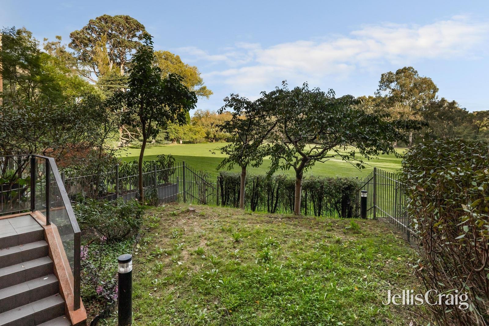 4/8 Wallen Road, Hawthorn image 9