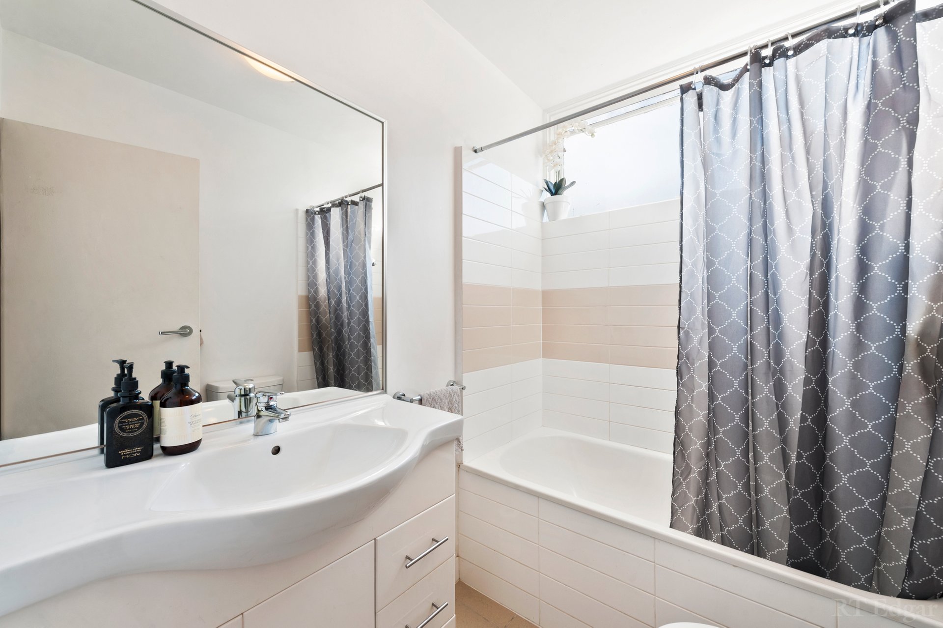 Property Gallery Thumbnail 6