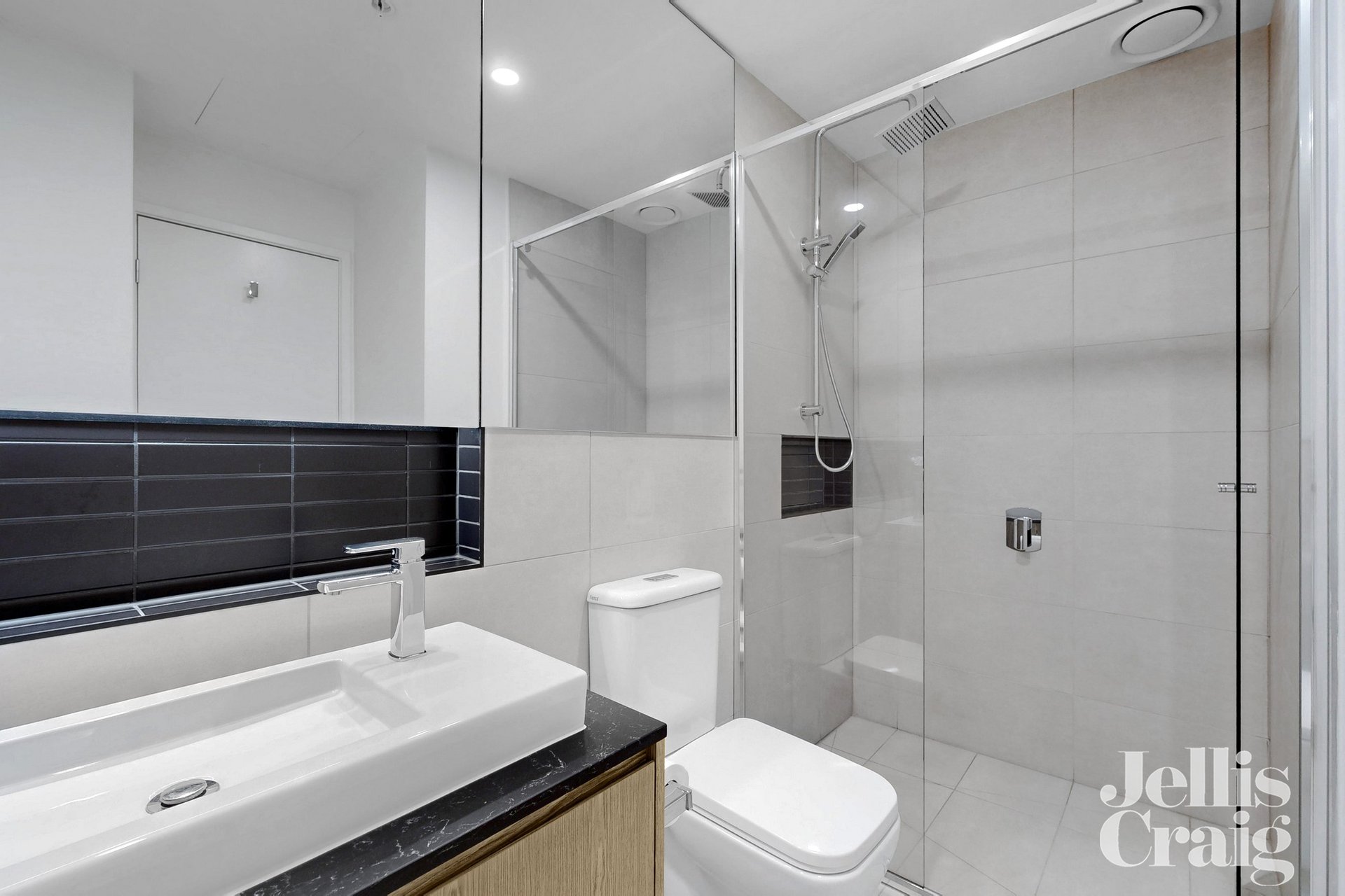 4/801 Centre Road, Bentleigh East image 8