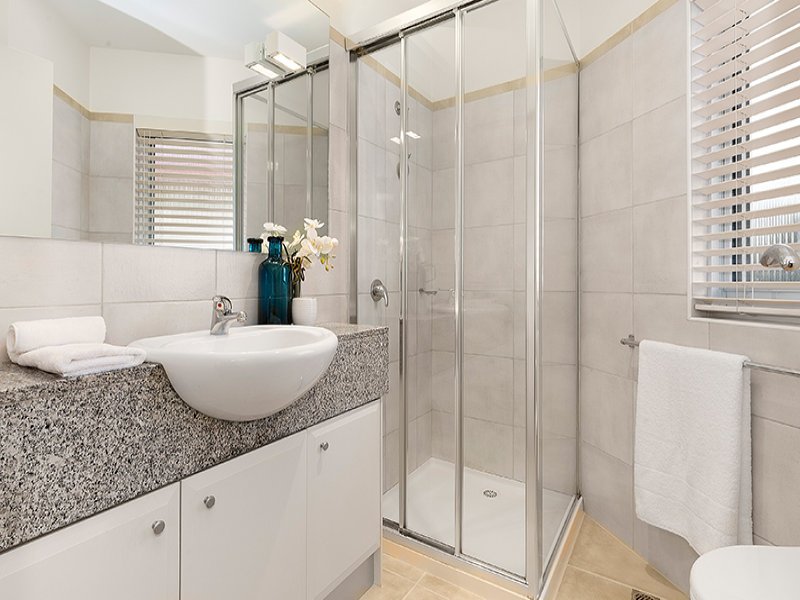 4/81 Marine Parade, Elwood image 8