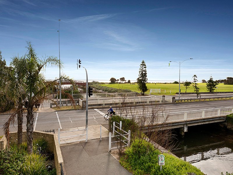 4/81 Marine Parade, Elwood image 9