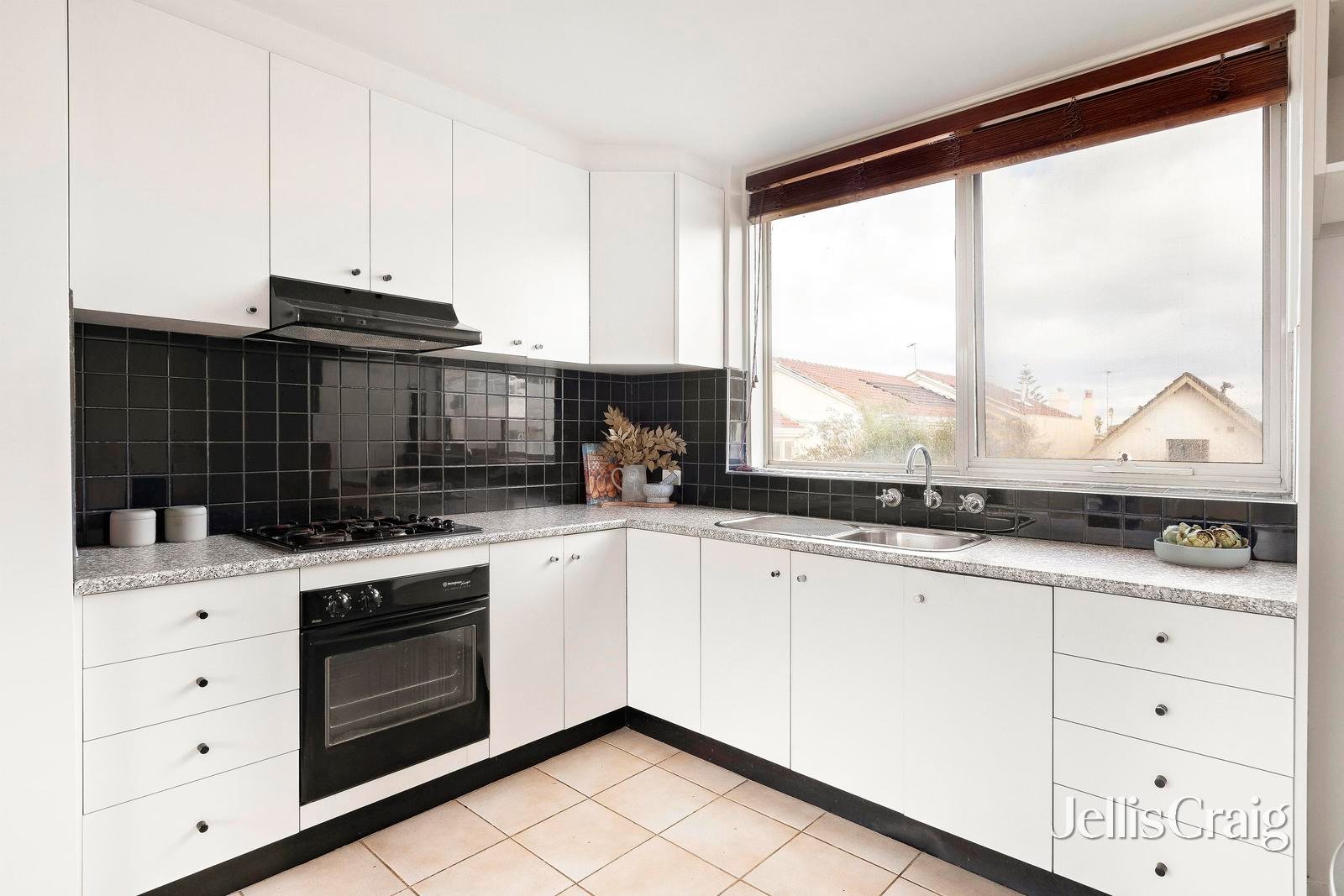 4/82 Dickens Street, Elwood image 9