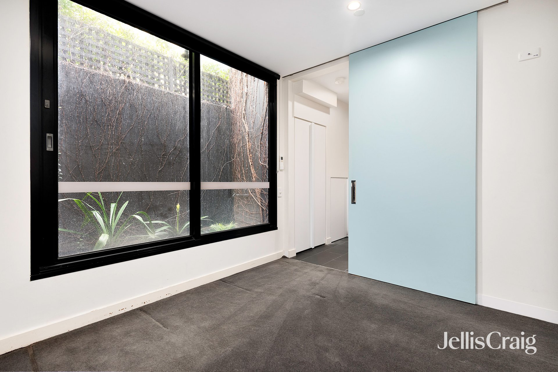 4/84 Ormond Road, Elwood image 7