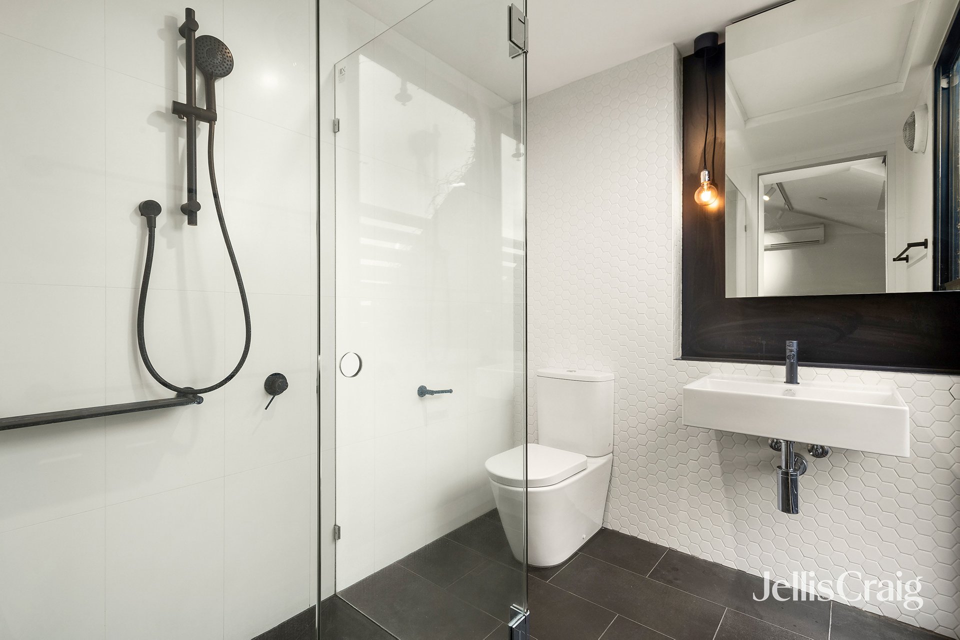 4/84 Ormond Road, Elwood image 8