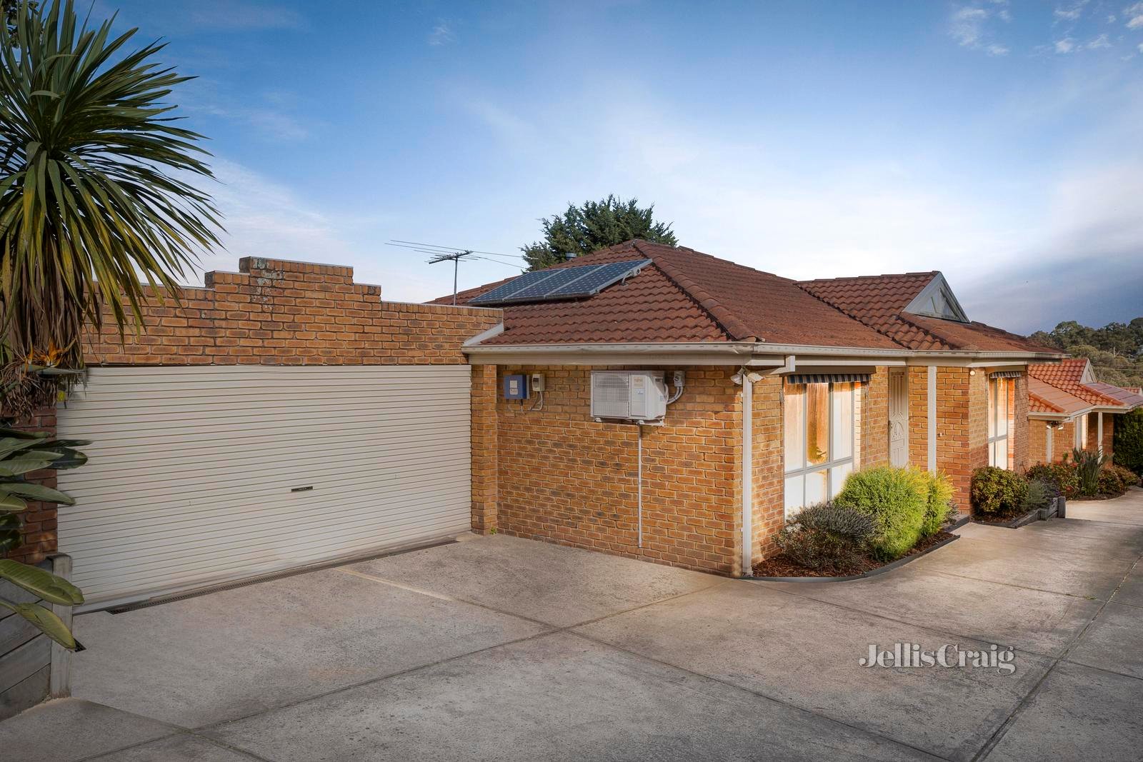 4/88 Nell Street, Greensborough image 1