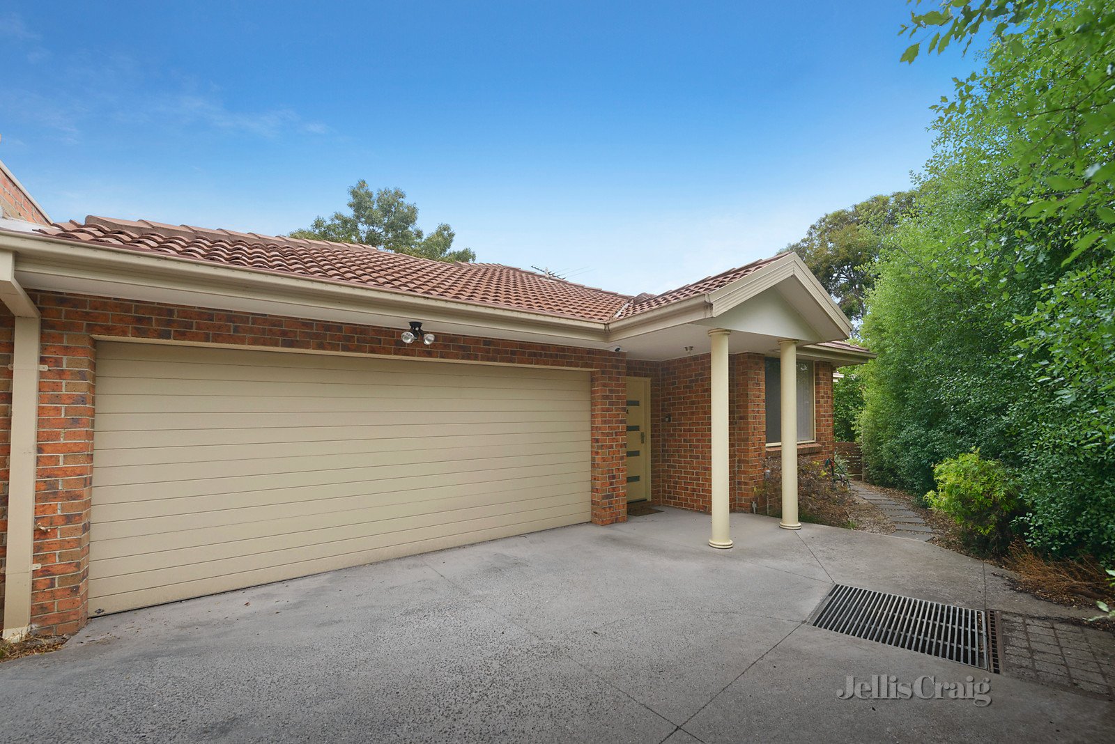 4/9 Amberley Court, Bulleen image 2