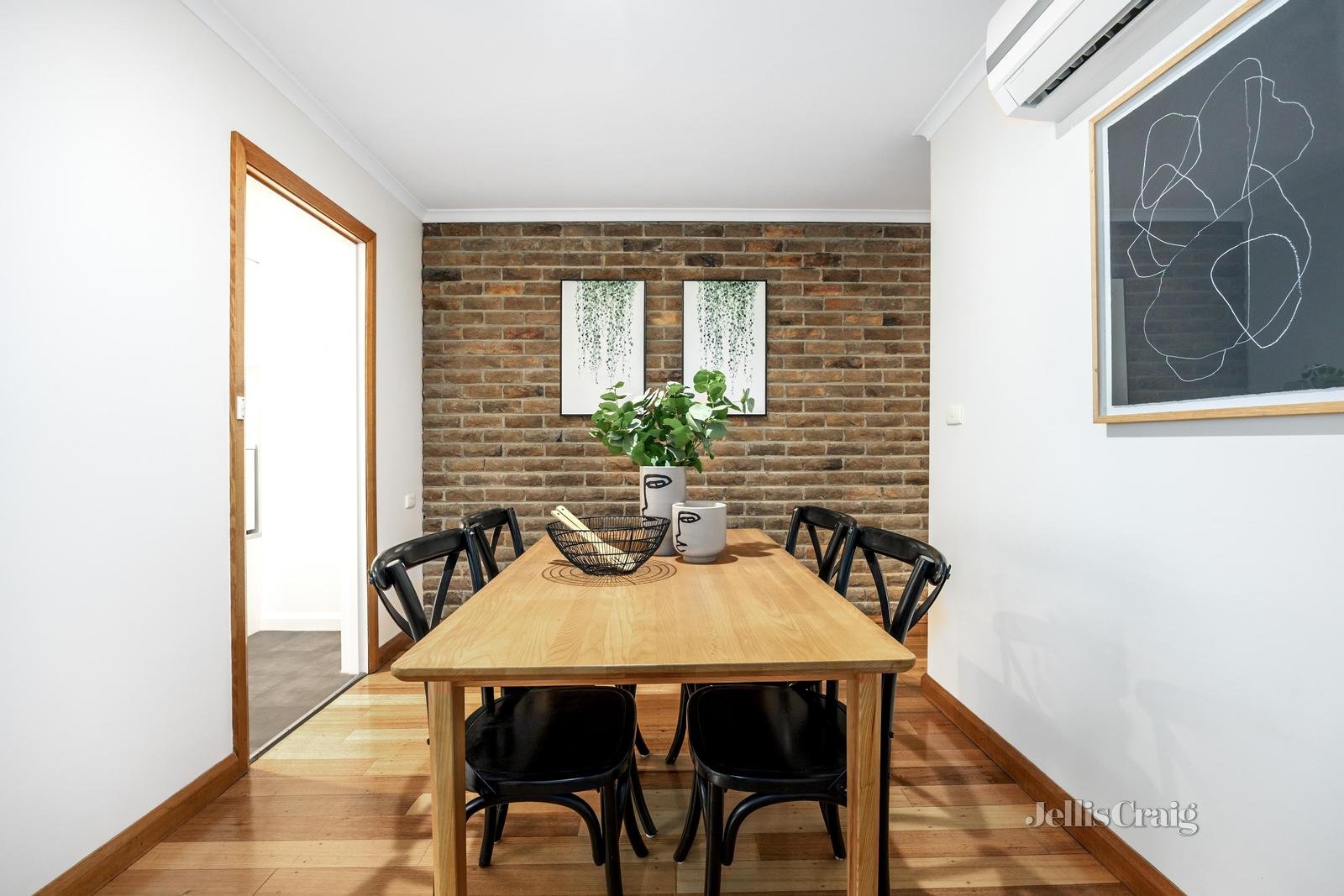 4/9 Balmoral Crescent, Surrey Hills image 3