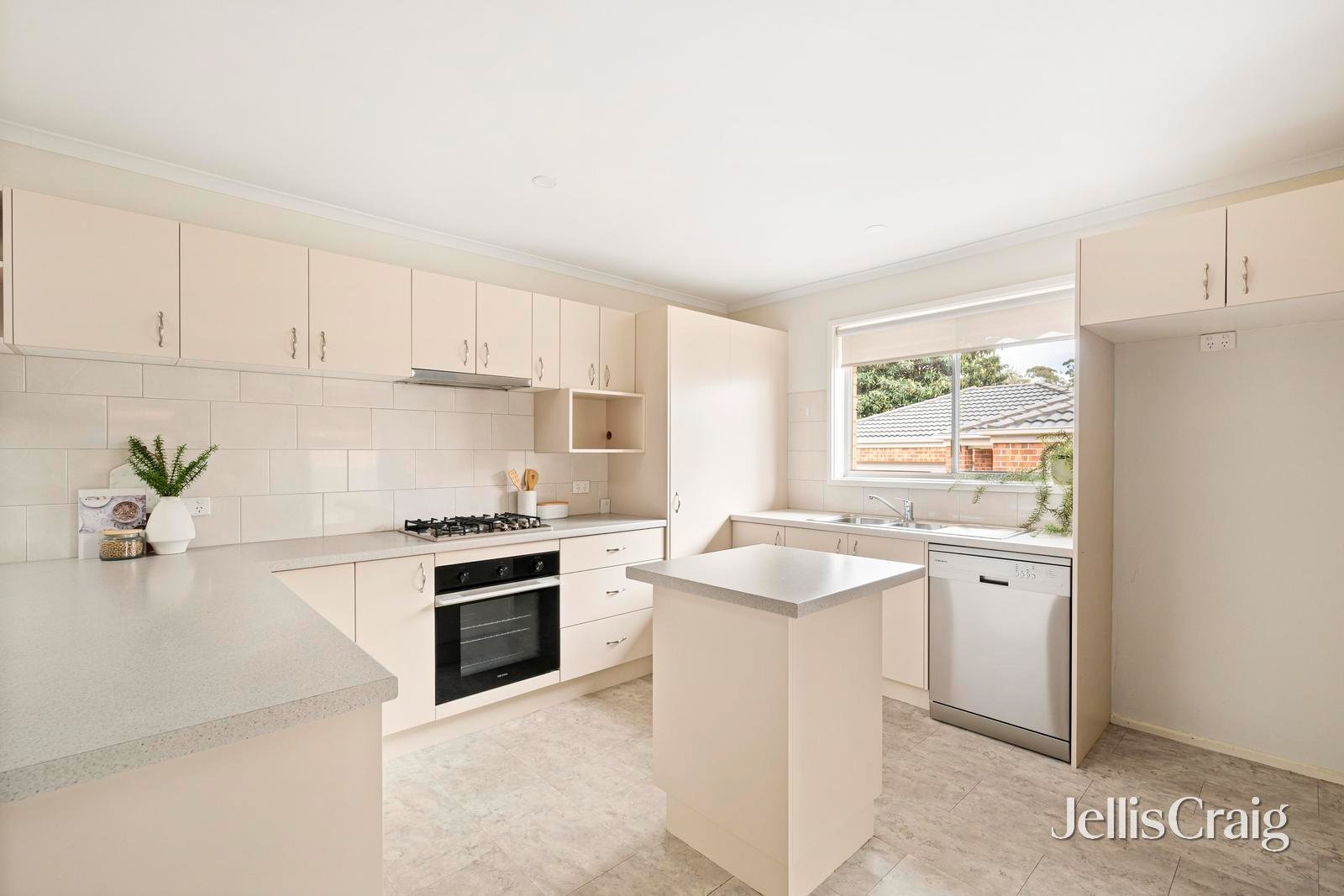 49 Blackburn Road, Mooroolbark image 7