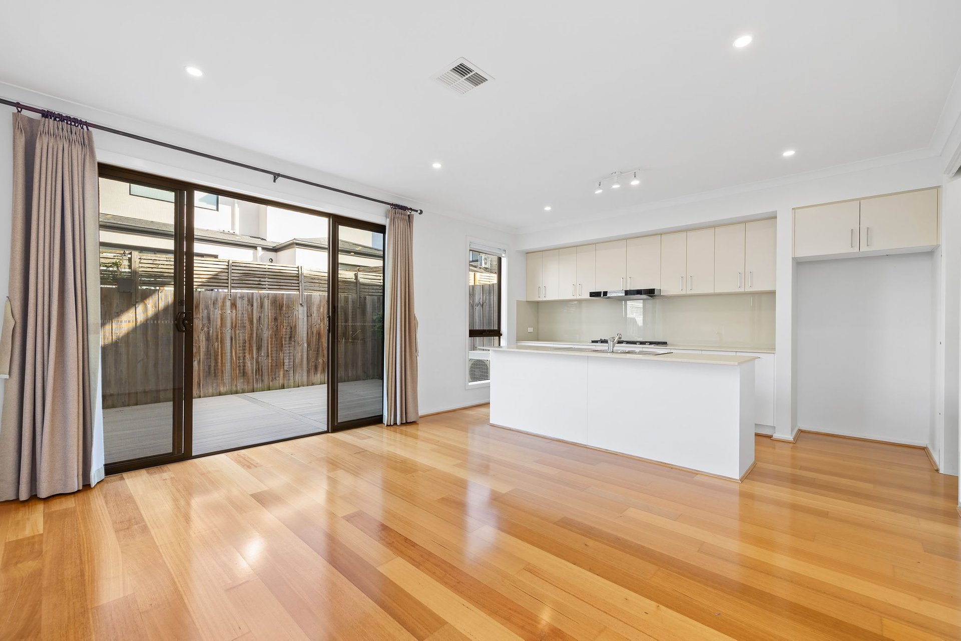 4/9 Highfield Road, Doncaster&nbsp;East image 3