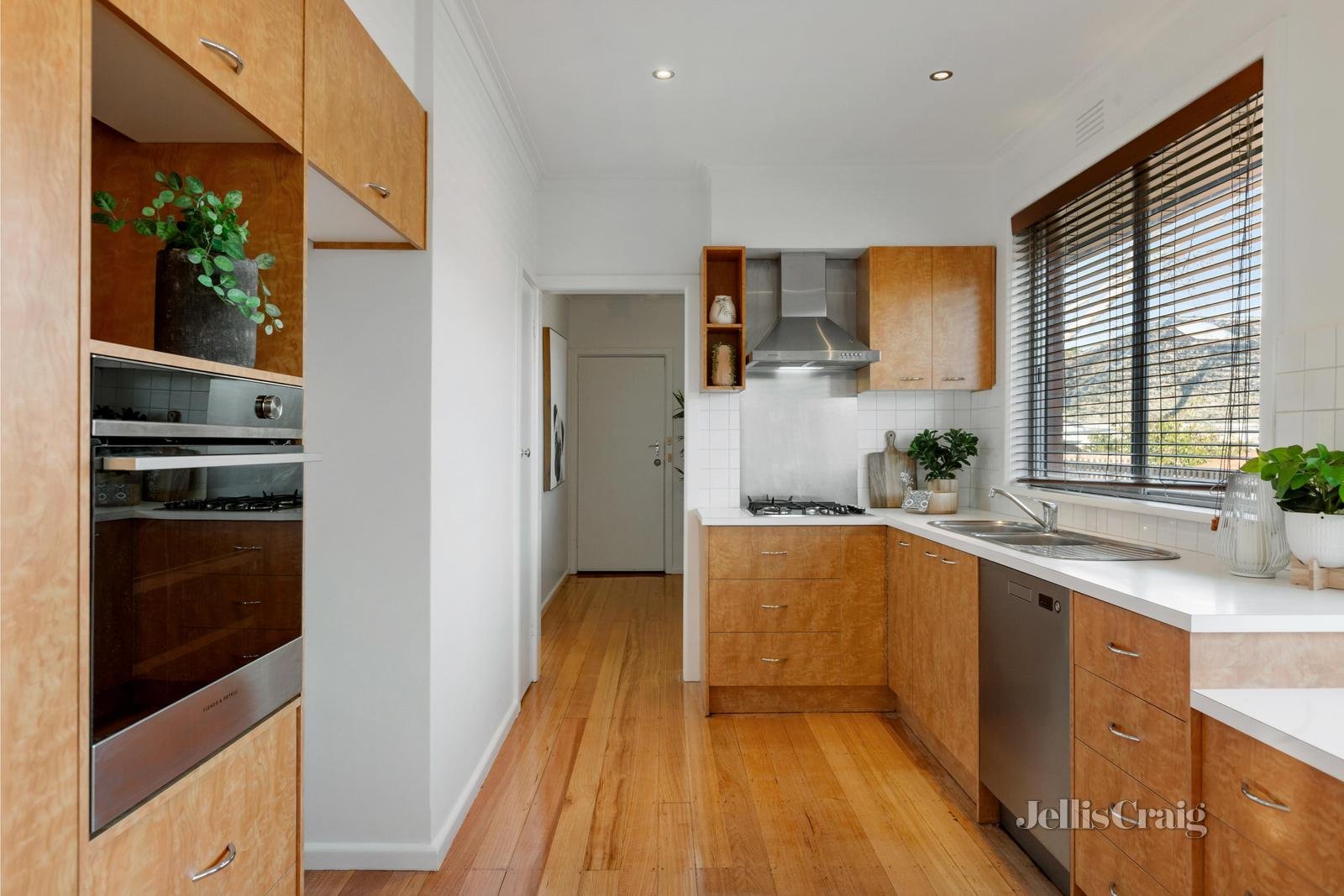 4/9 Iramoo Street, Balwyn image 4