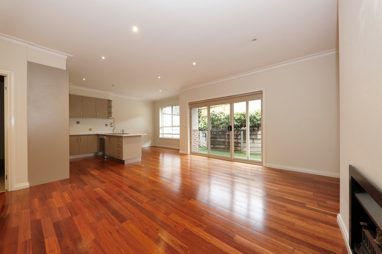 4/9 La Frank Street, Burwood image 1