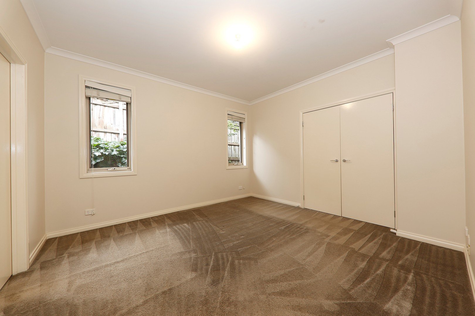 4/9 La Frank Street, Burwood image 2