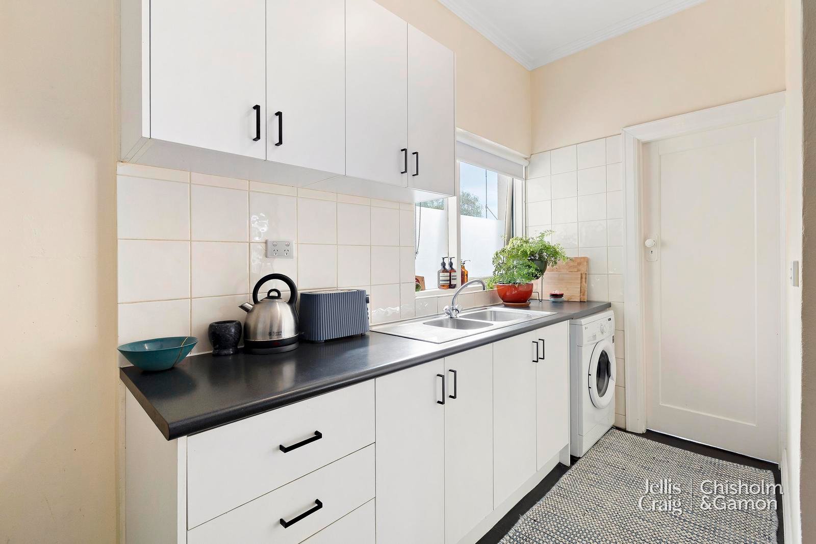 4/9 Marlton Crescent, St Kilda image 3