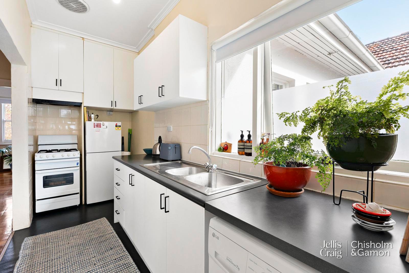 4/9 Marlton Crescent, St Kilda image 4