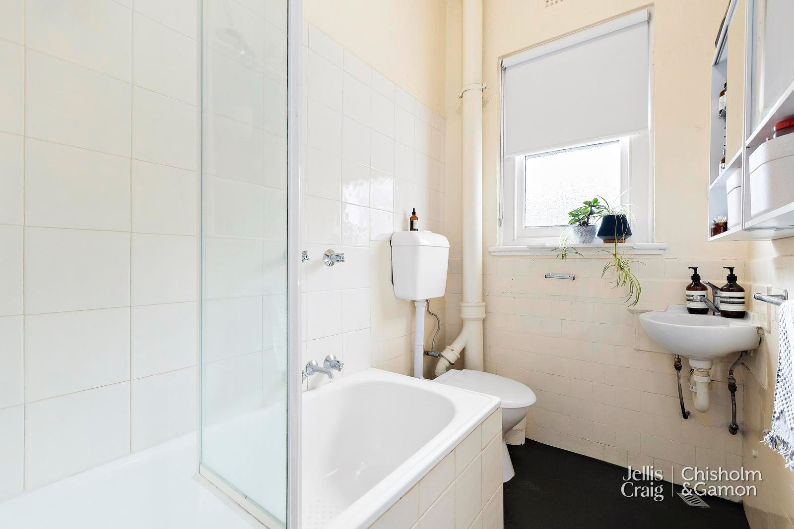 4/9 Marlton Crescent, St Kilda image 6