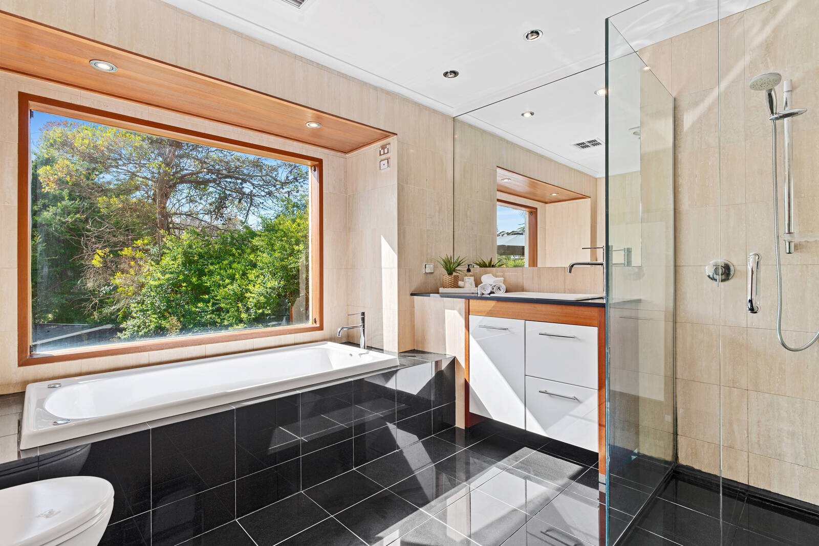 Property Gallery Thumbnail 7
