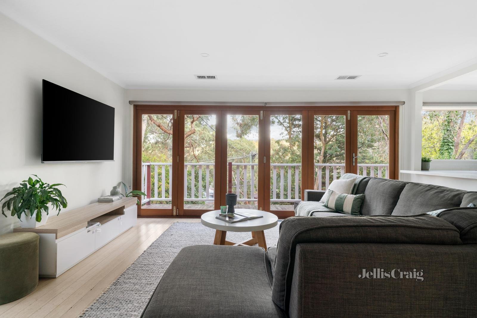 49 Napier Crescent, Montmorency image 2