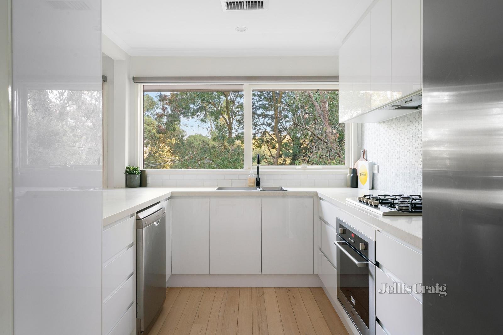 49 Napier Crescent, Montmorency image 5