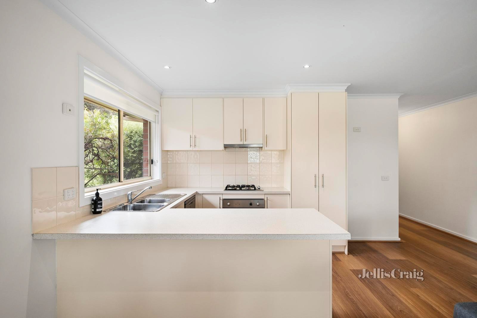 4/9 North Road, Lilydale image 6