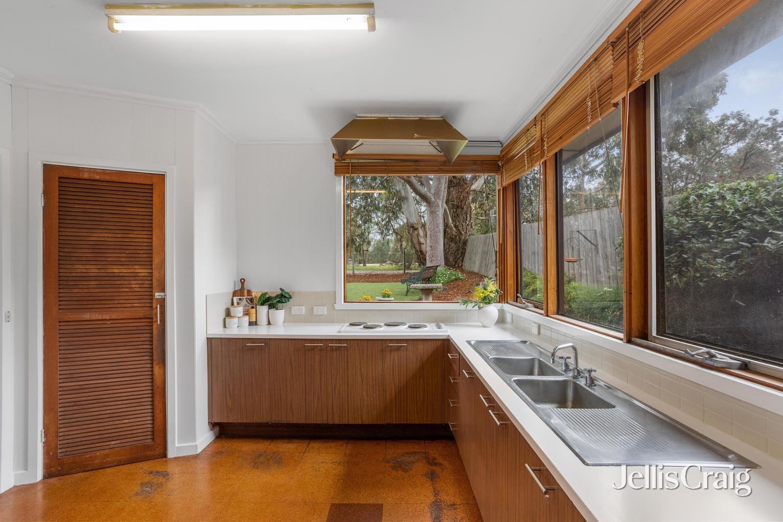 49 Oak Hill Road, Mount Waverley image 4