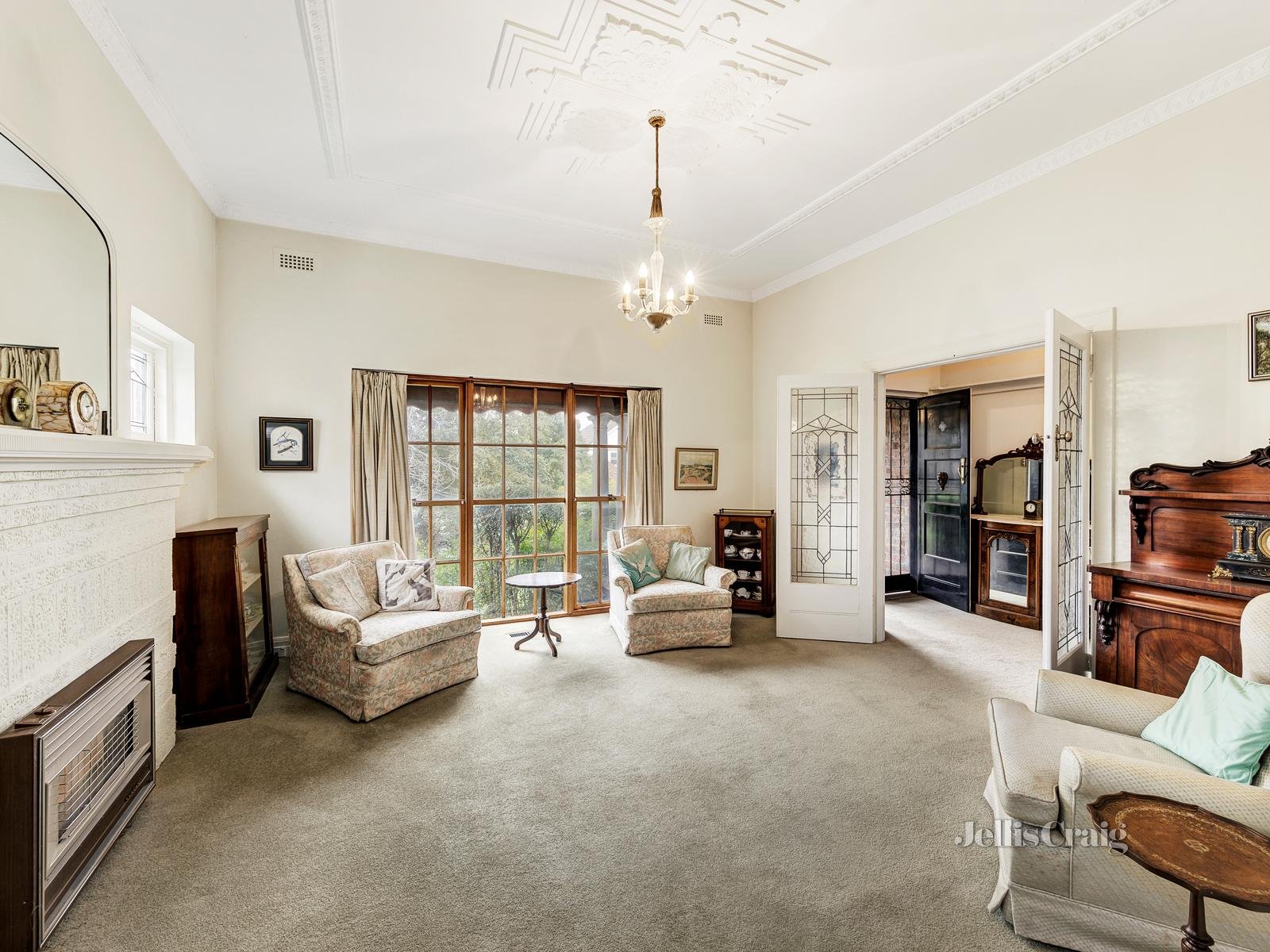 49 Peate Avenue, Glen Iris image 2
