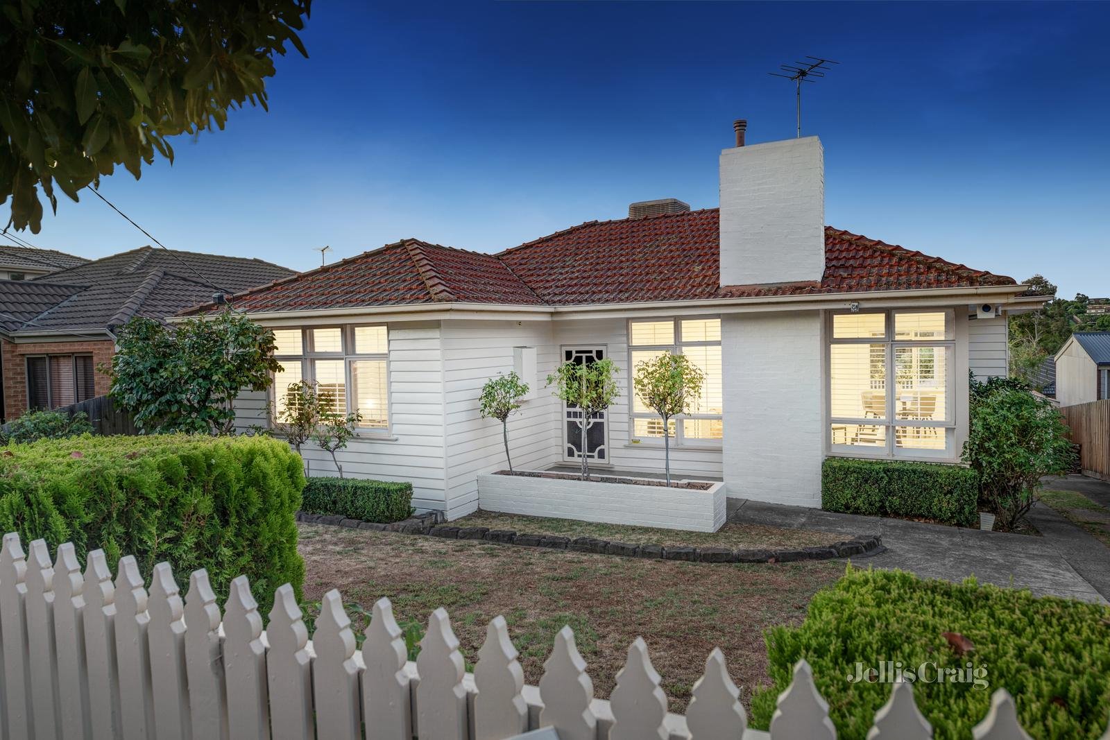 49 Robinson Grove, Bulleen image 1