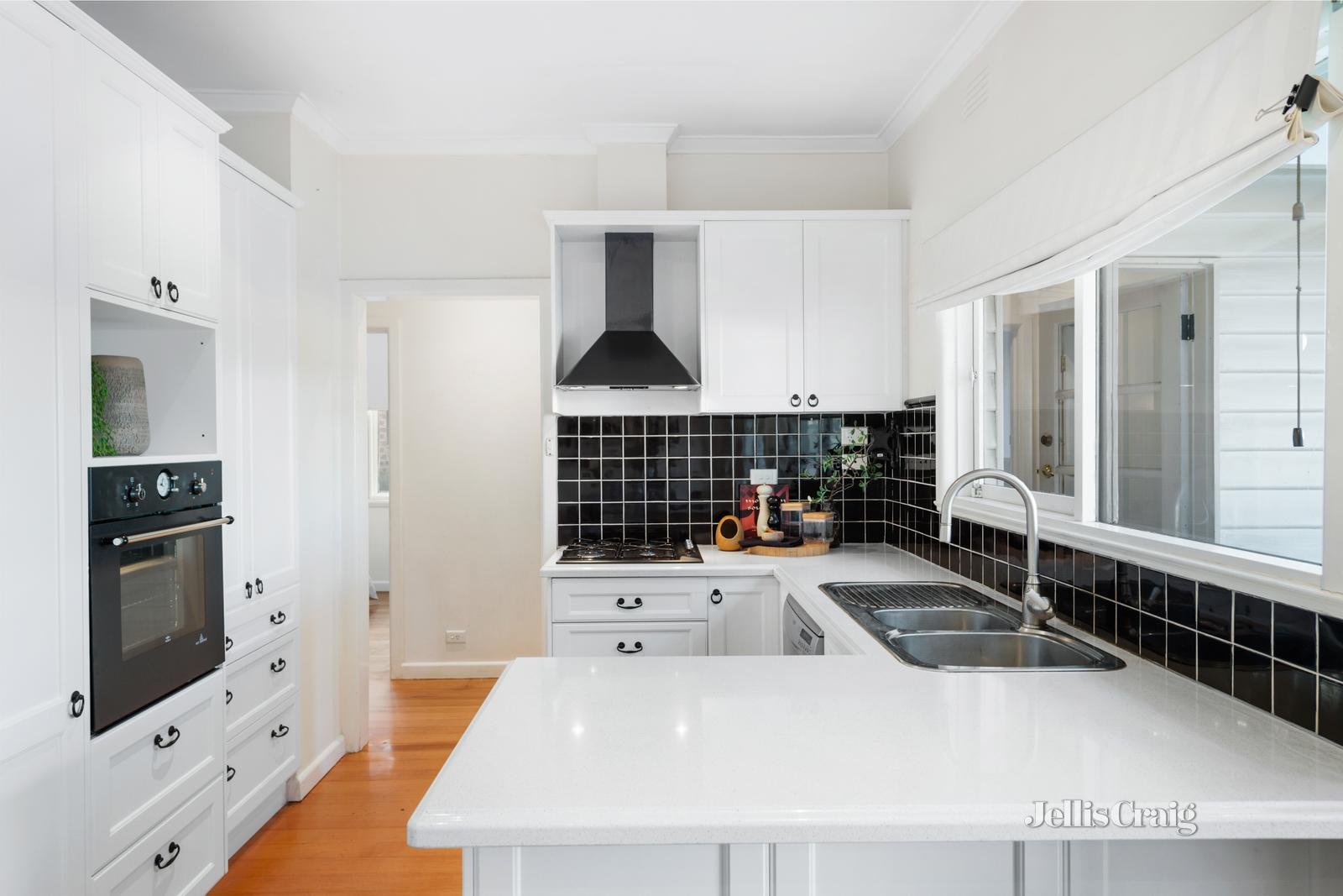 49 Robinson Grove, Bulleen image 4