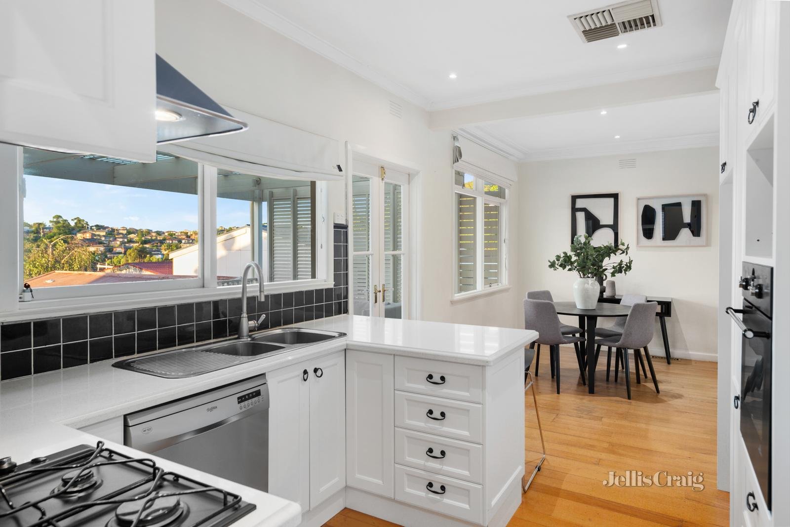 49 Robinson Grove, Bulleen image 5