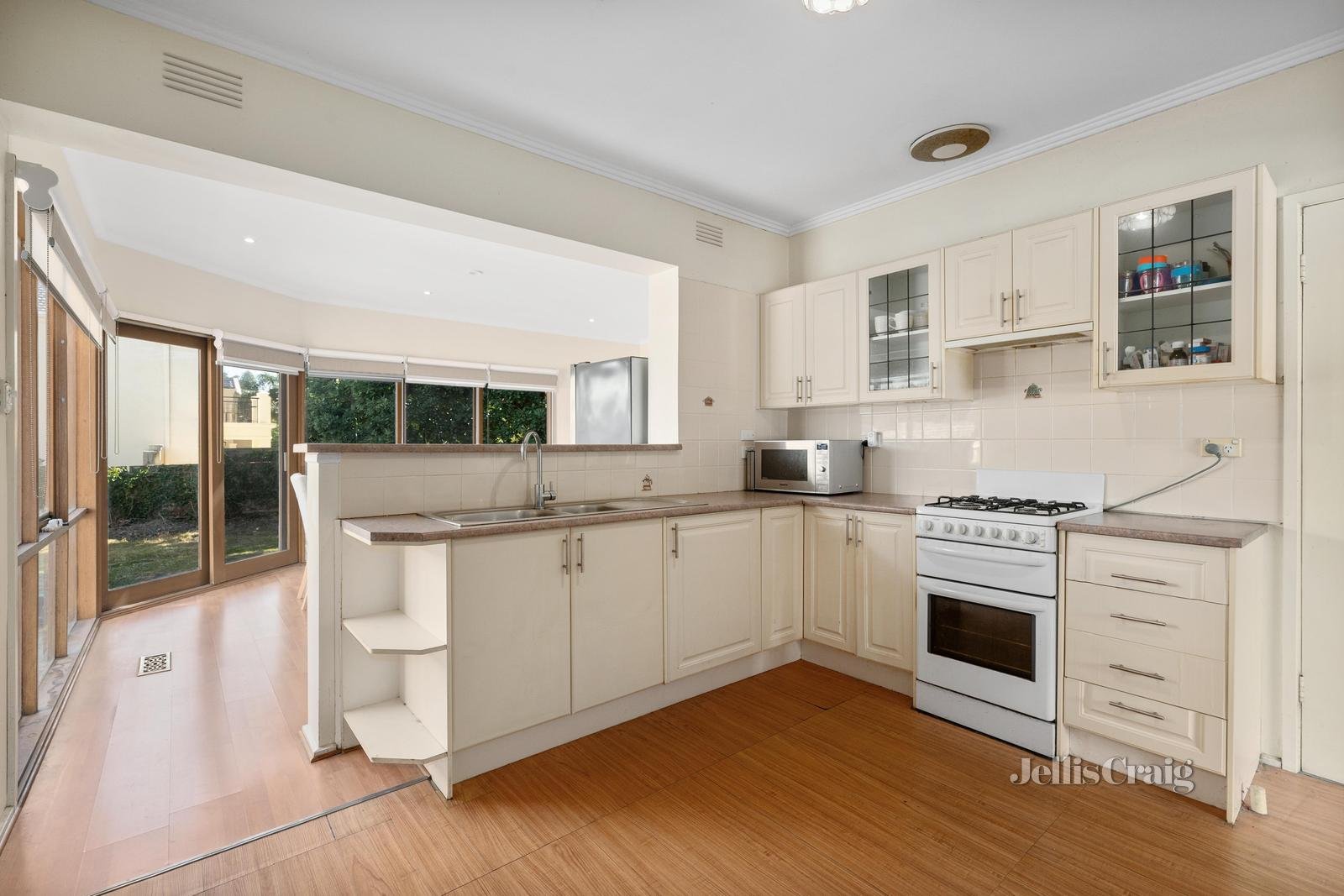 49 Romoly Drive, Forest Hill image 4