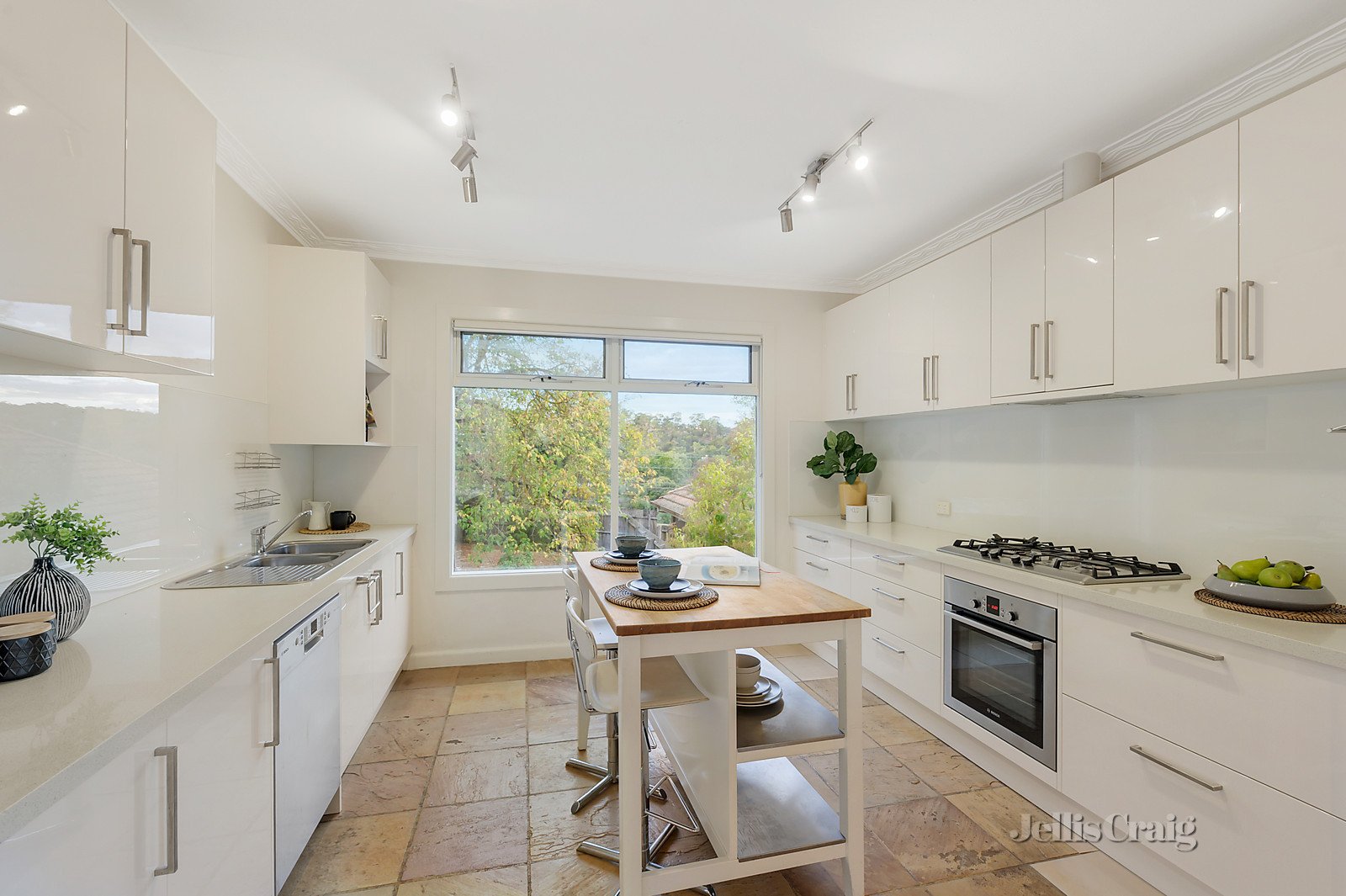 49 Scotland Avenue, Greensborough image 3