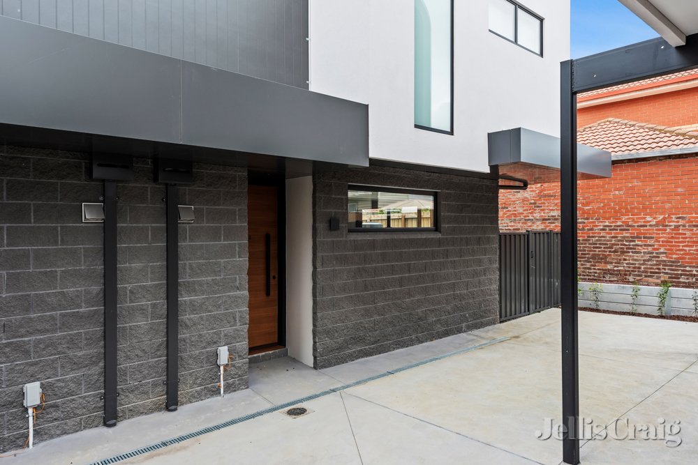 4/9 Smith Street, Thornbury image 2