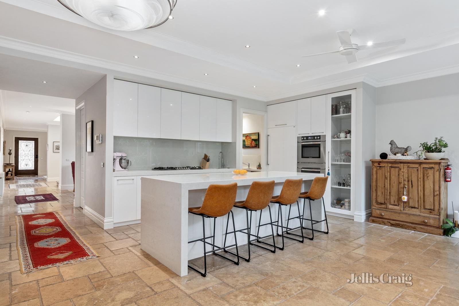 49 Windsor Crescent, Mont Albert image 4