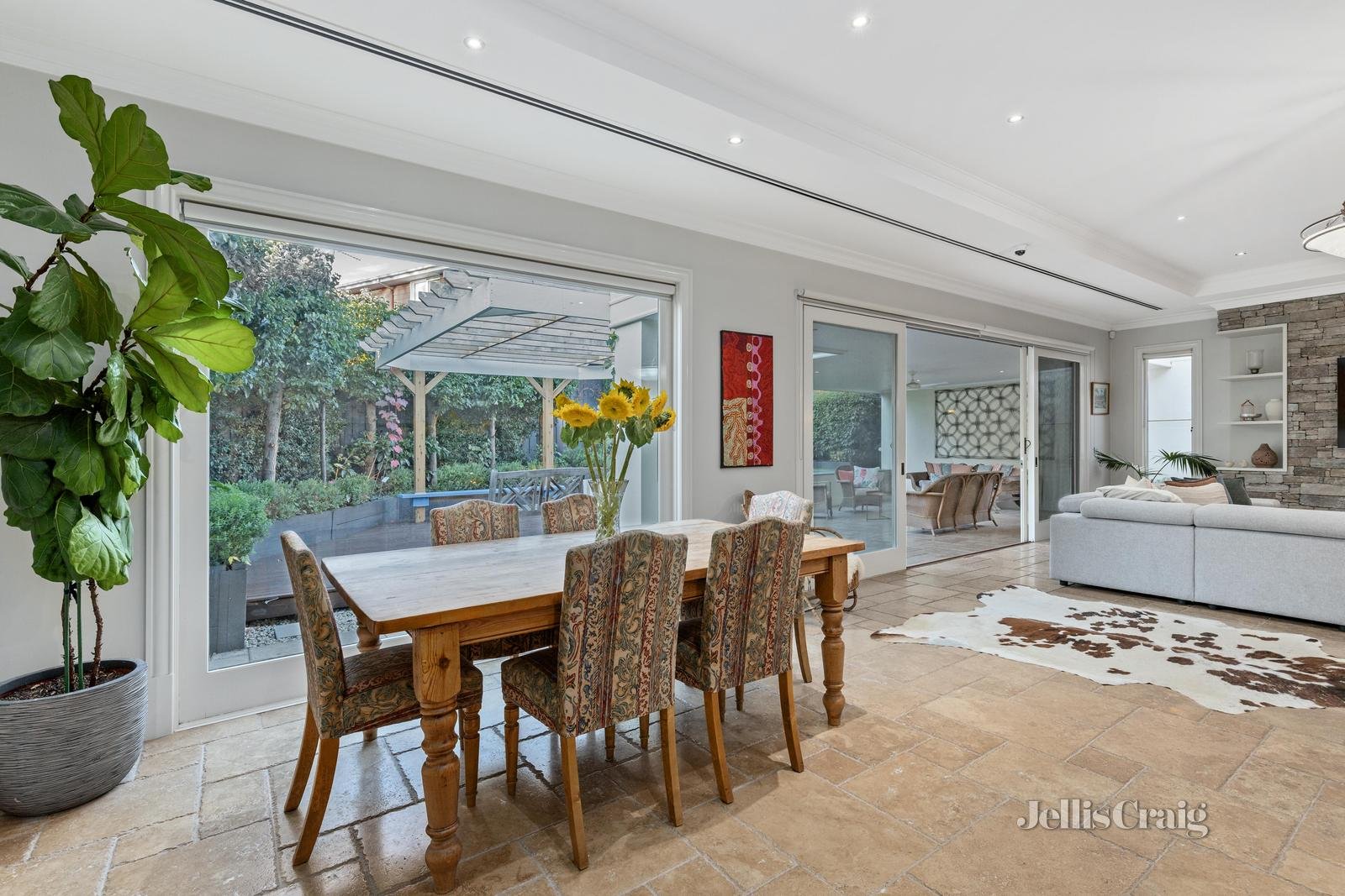 49 Windsor Crescent, Mont Albert image 5