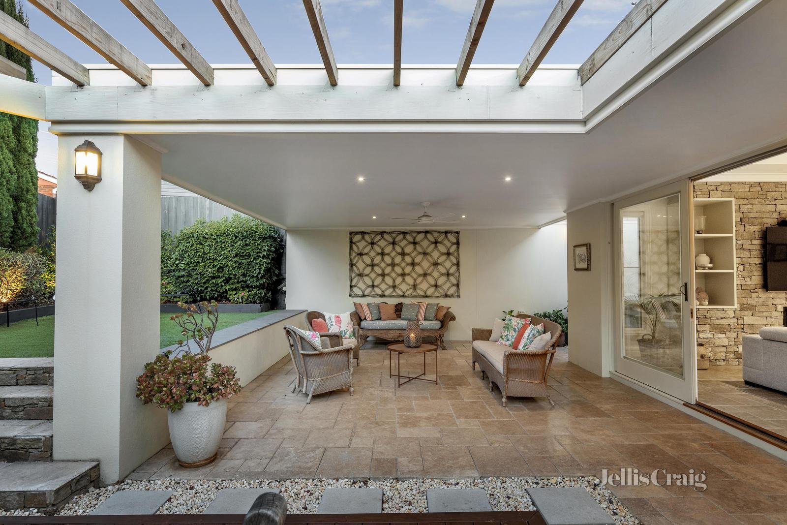 49 Windsor Crescent, Mont Albert image 7