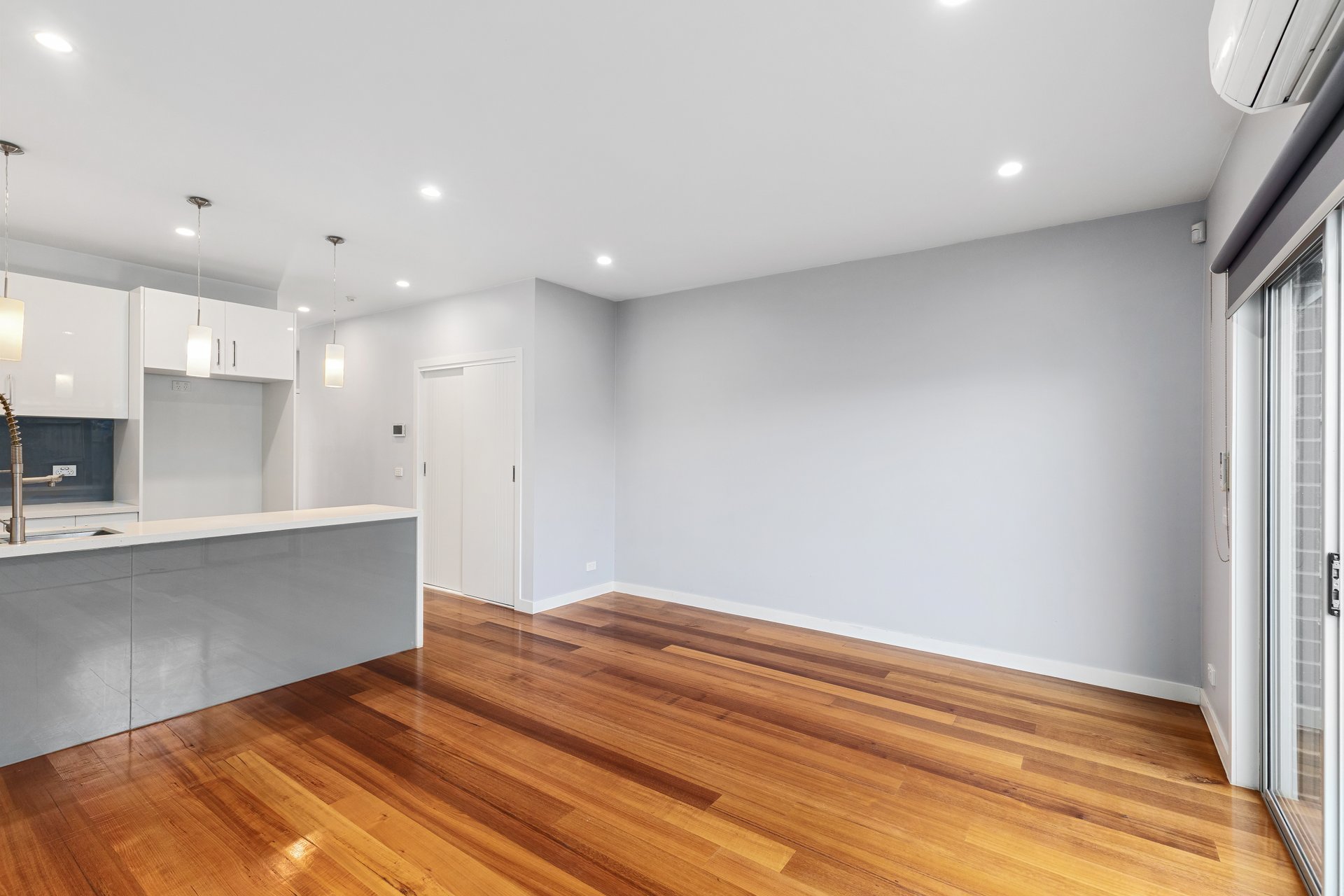4/90 Nell St, Greensborough image 2