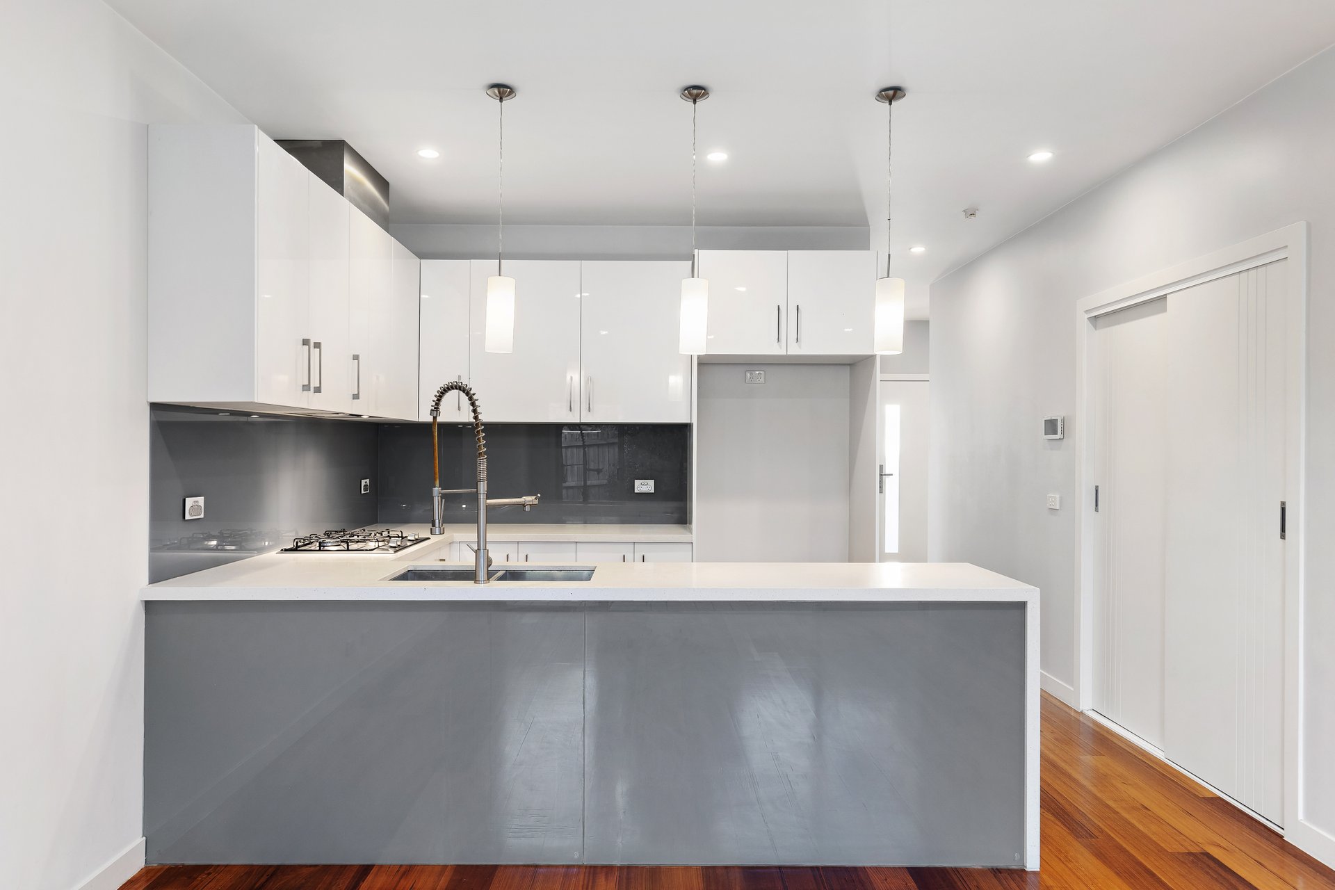 4/90 Nell St, Greensborough image 3