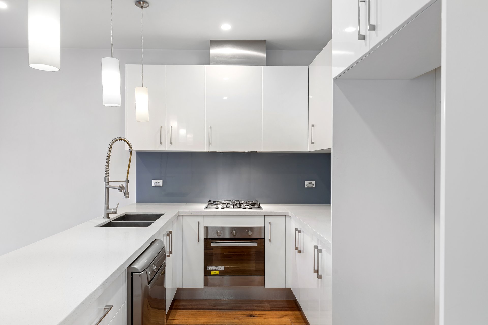 4/90 Nell St, Greensborough image 4