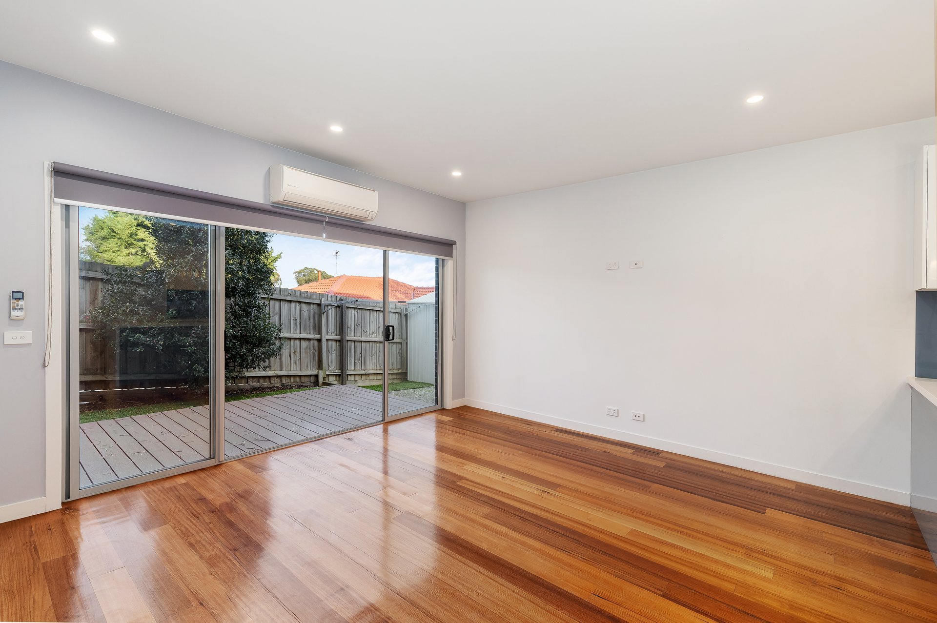 4/90 Nell St, Greensborough image 5