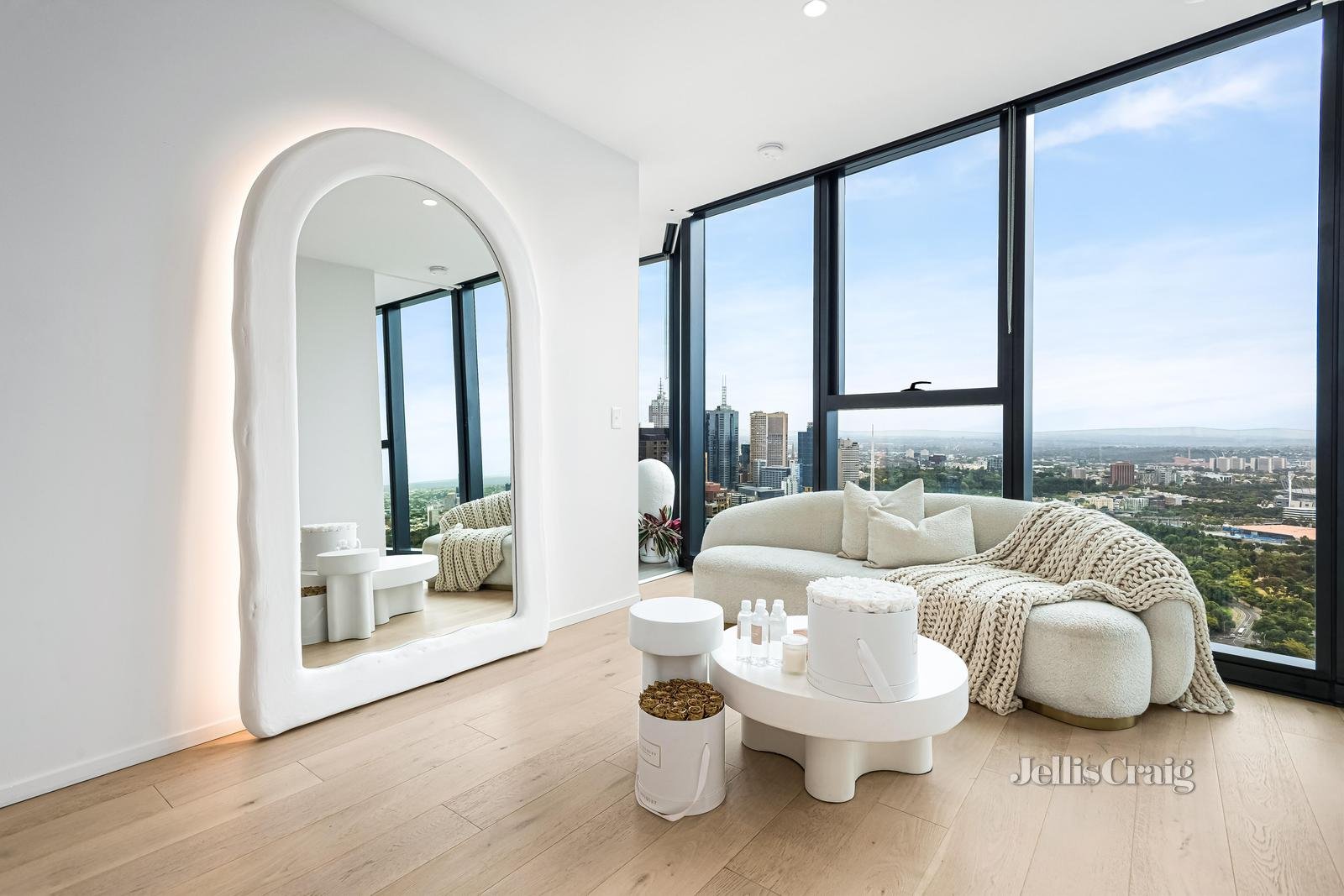 4904/18 Hoff Boulevard, Southbank image 3