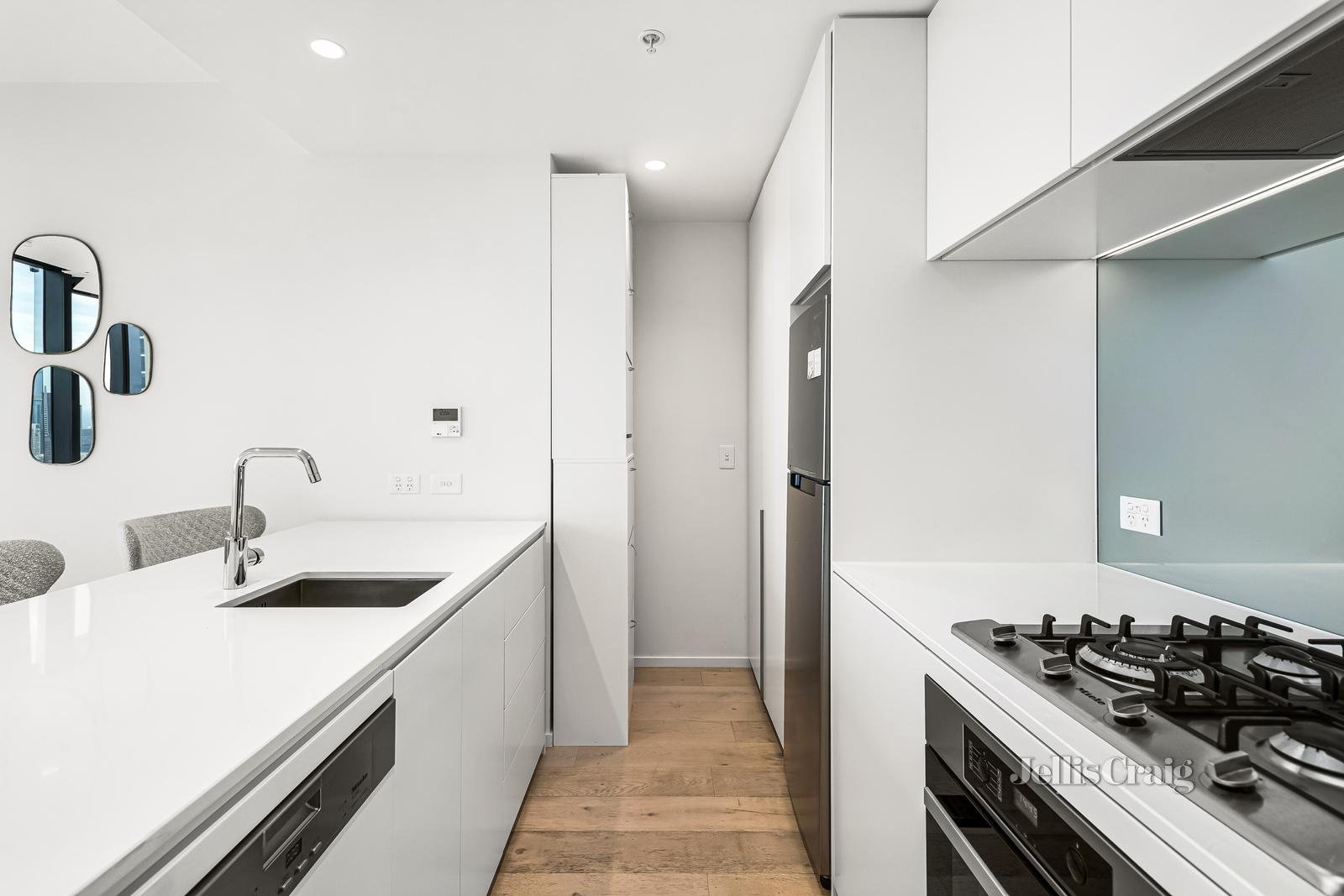4904/18 Hoff Boulevard, Southbank image 6