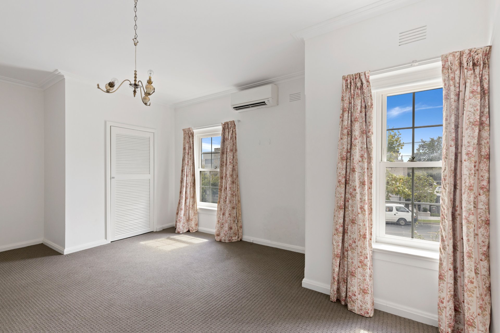 Property Gallery Thumbnail 8