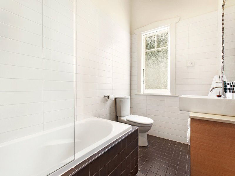 4/98 Barkly Street, St Kilda image 6