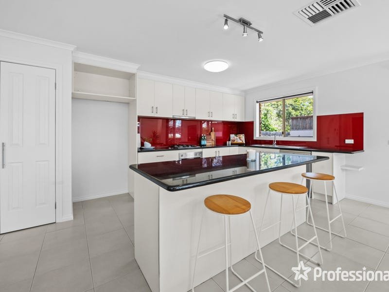 49A Longfellow Avenue, Mooroolbark image 9