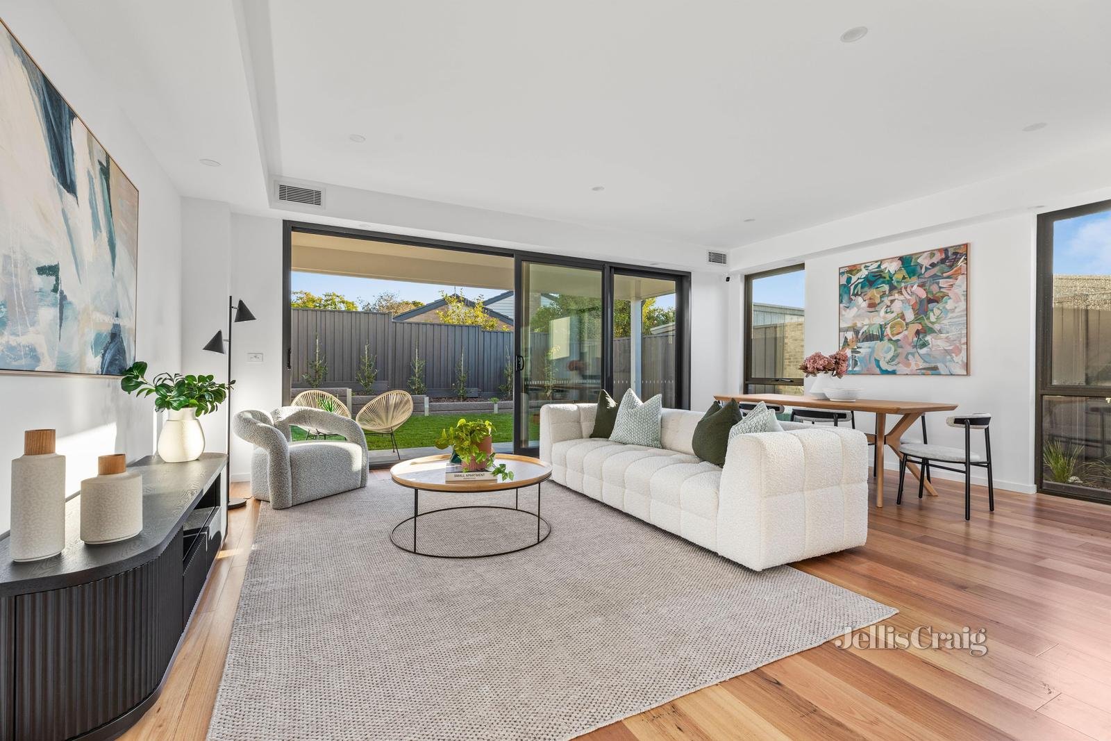 4A Ian Grove, Mount Waverley image 2