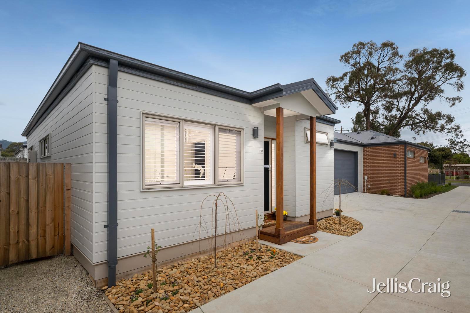 4B Kevin Court, Kilsyth image 1