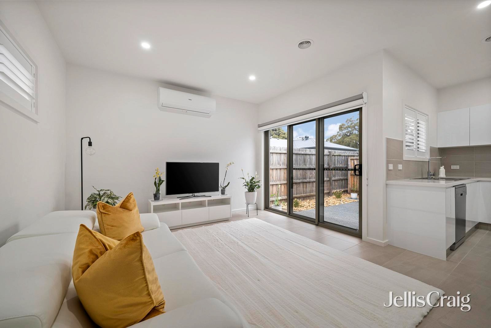 4B Kevin Court, Kilsyth image 3
