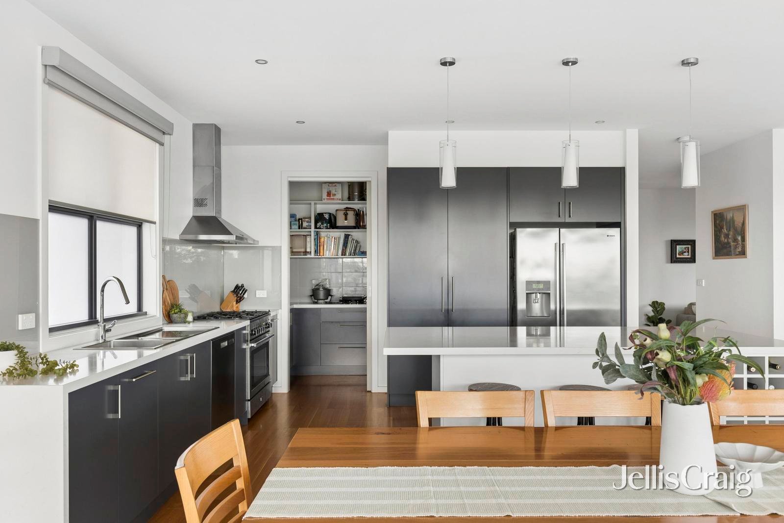 4C Chesterfield Court, Newtown image 3