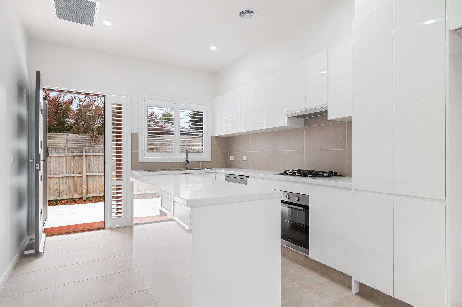 4C Kevin Court, Kilsyth image 2