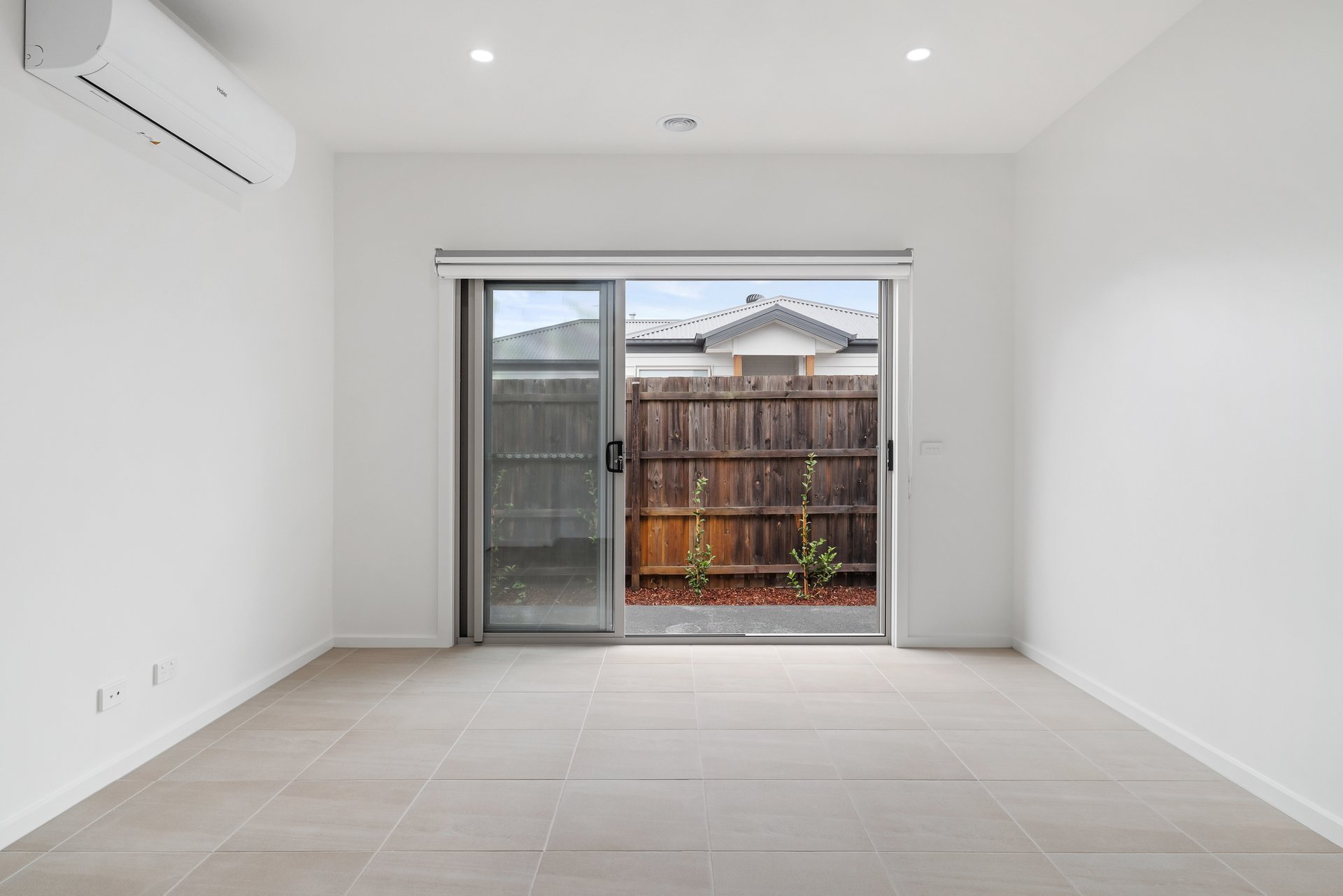 4C Kevin Court, Kilsyth image 4